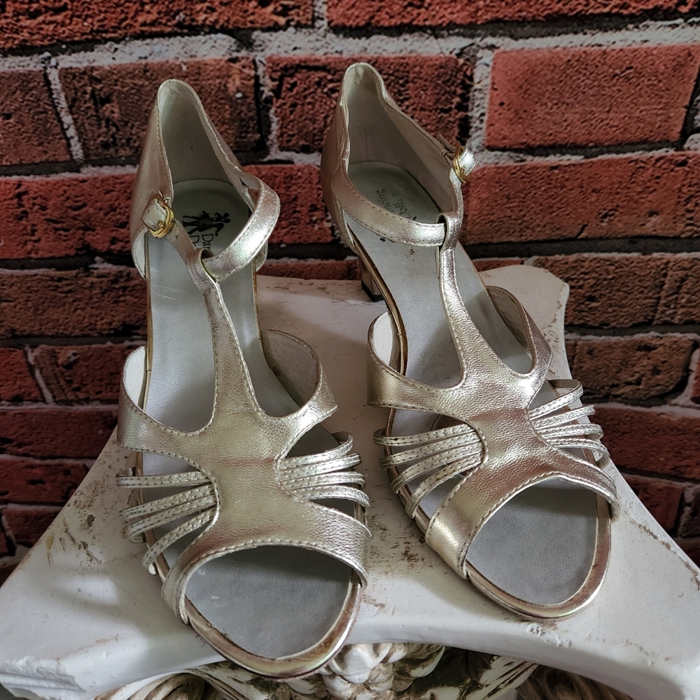 Dancing Dolls - image 1